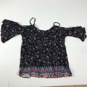 🍒5-$50 Bohemian Floral Cold Shoulder Shirt
Size Small
Great Condition